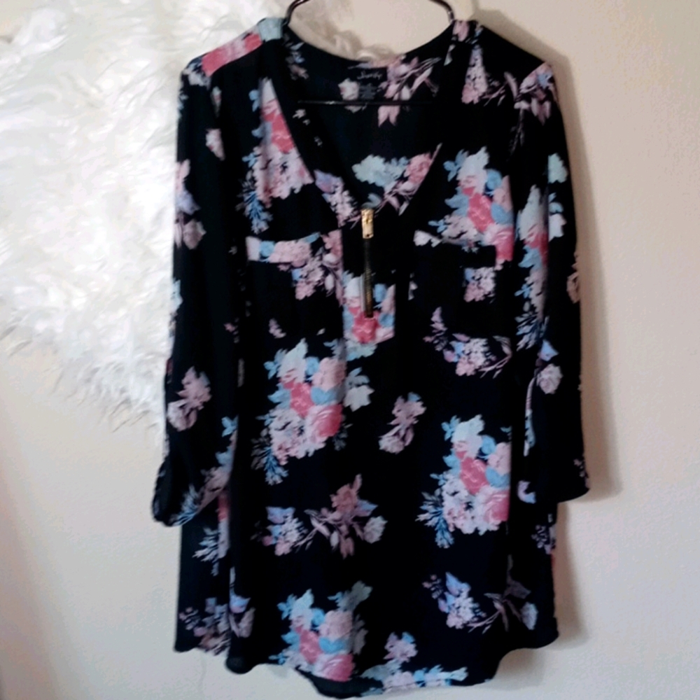 Floral blouse new condition